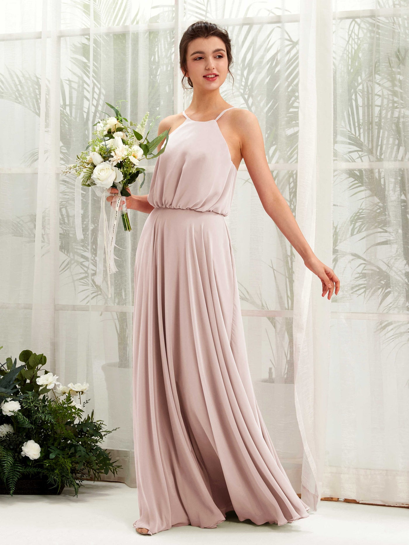 Carlyna Robe trapèze bretelles spaghetti mousseline longueur ras du sol Biscotti #couleur_biscotti