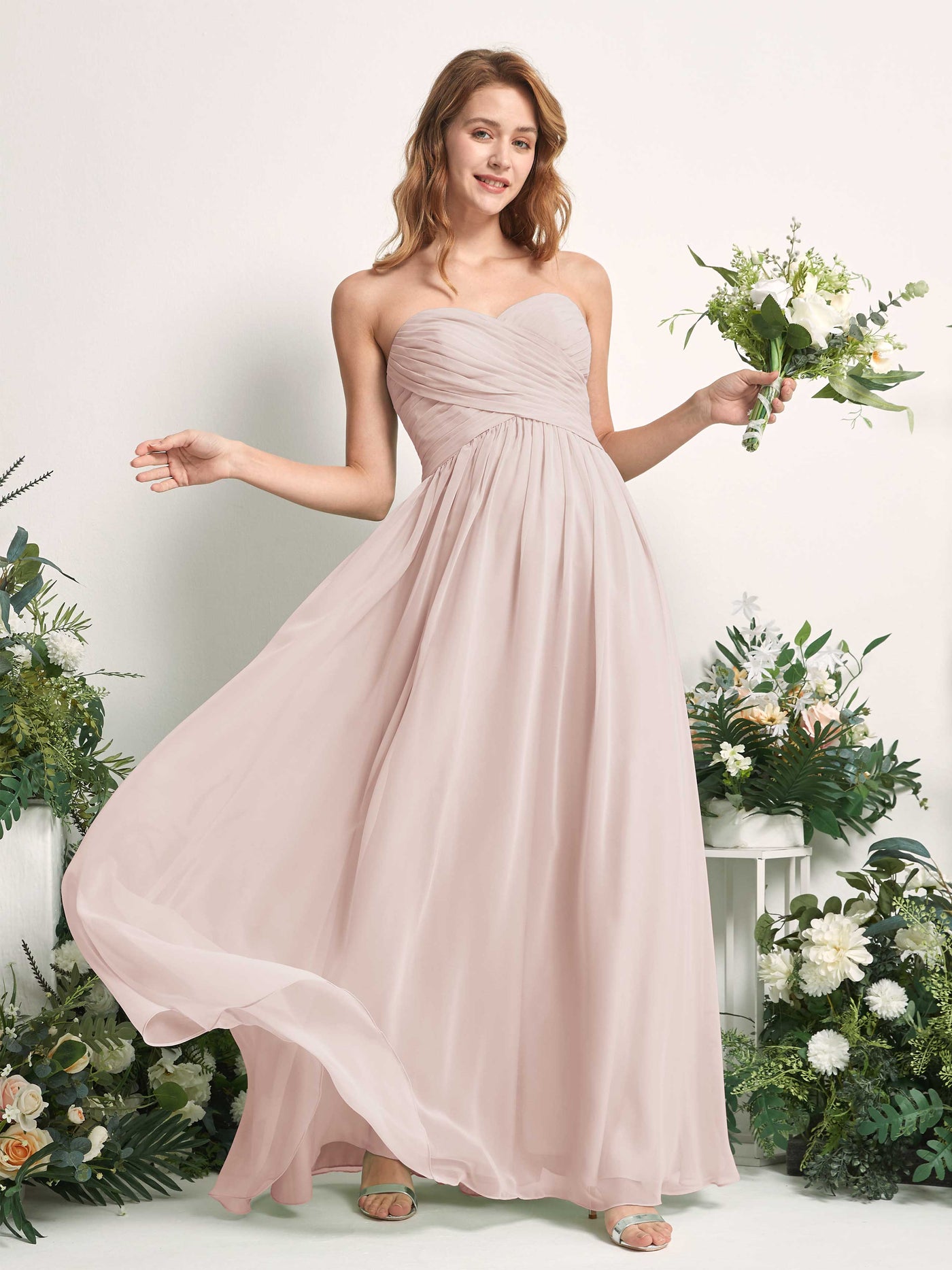 Carlyna Robe Trapèze Col cœur Longueur ras du sol Mousseline Froncé Demoiselle d'honneur Biscotti #couleur_biscotti