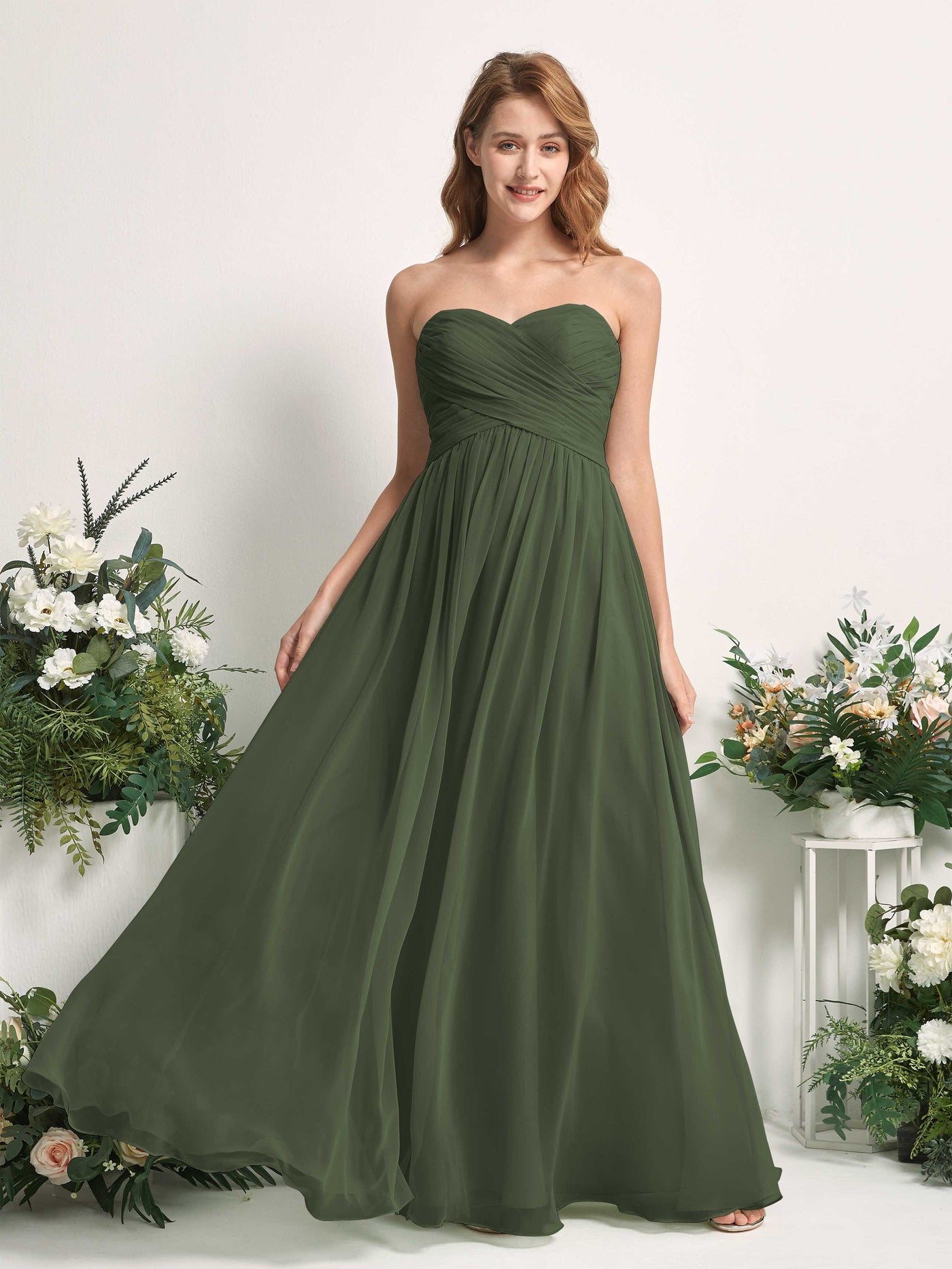 Carlyna Robe Trapèze Col cœur Longueur ras du sol Mousseline Froncé Demoiselle d'honneur Olive Martini #couleur_olive-martini