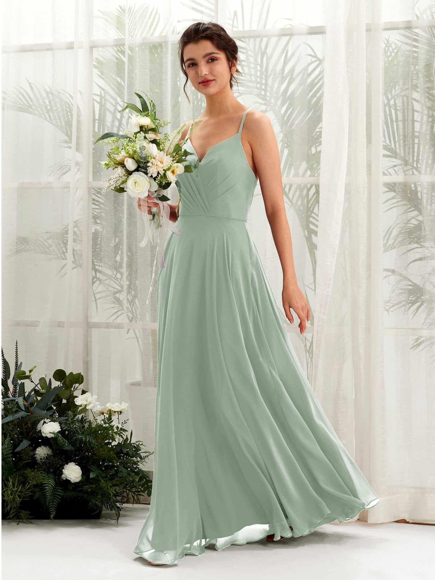 Carlyna Robe trapèze col V bretelles spaghetti longueur ras du sol robe de demoiselle d'honneur Vert Sauge Foncé #couleur_vert-sauge-fonc