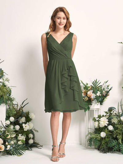 Carlyna Robe trapèze col V longueur genou mousseline demoiselle d'honneur Olive Martini #couleur_olive-martini