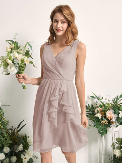 Carlyna Robe trapèze col V longueur genou mousseline demoiselle d'honneur Taupe #couleur_taupe