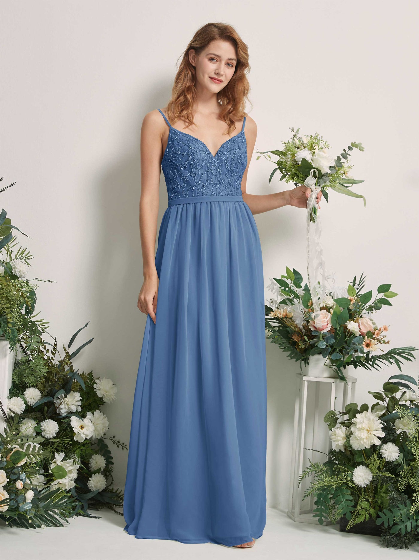 Carlyna Robe Trapèze Col V Longueur ras du sol Froncé Demoiselle d'honneur Bleu Poussiéreux #couleur_bleu-poussi-reux
