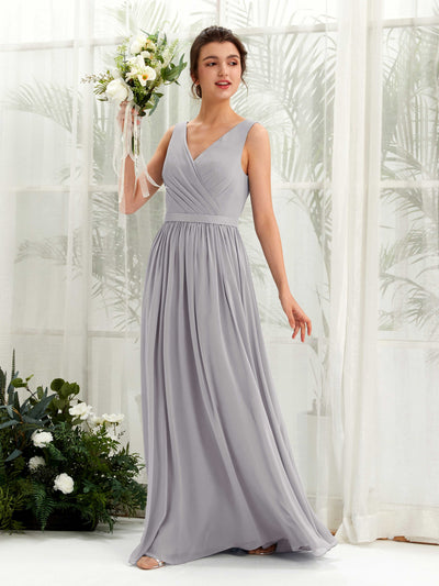 Carlyna Robe trapèze col V longueur ras du sol froncé demoiselle d'honneur Gris Boussole #couleur_gris-boussole