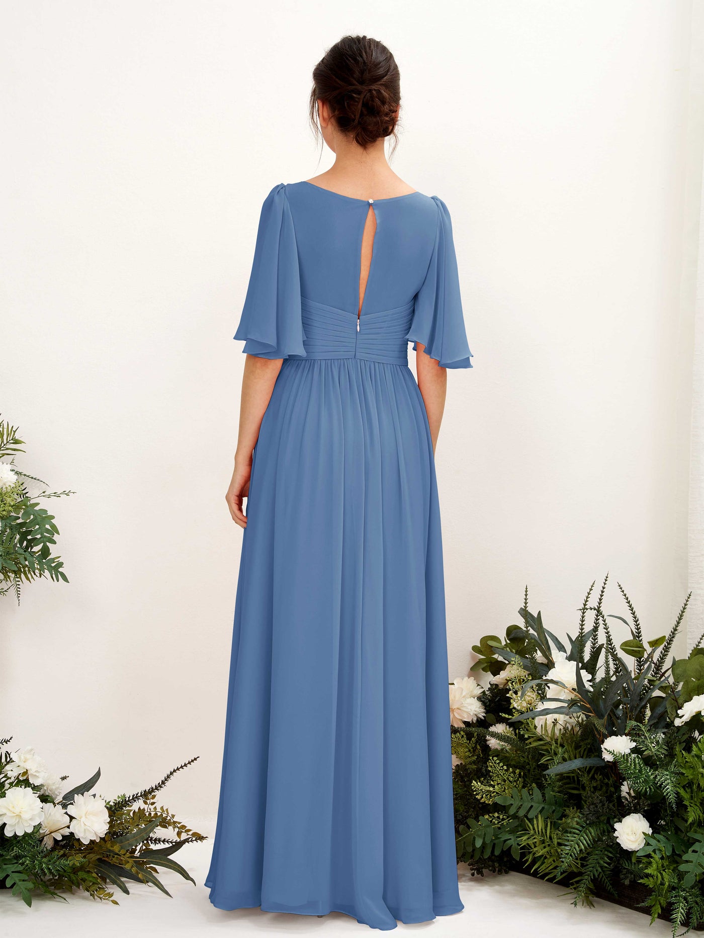 Carlyna Robe trapèze col V manches courtes longueur ras du sol en mousseline Bleu Poussiéreux #couleur_bleu-poussi-reux