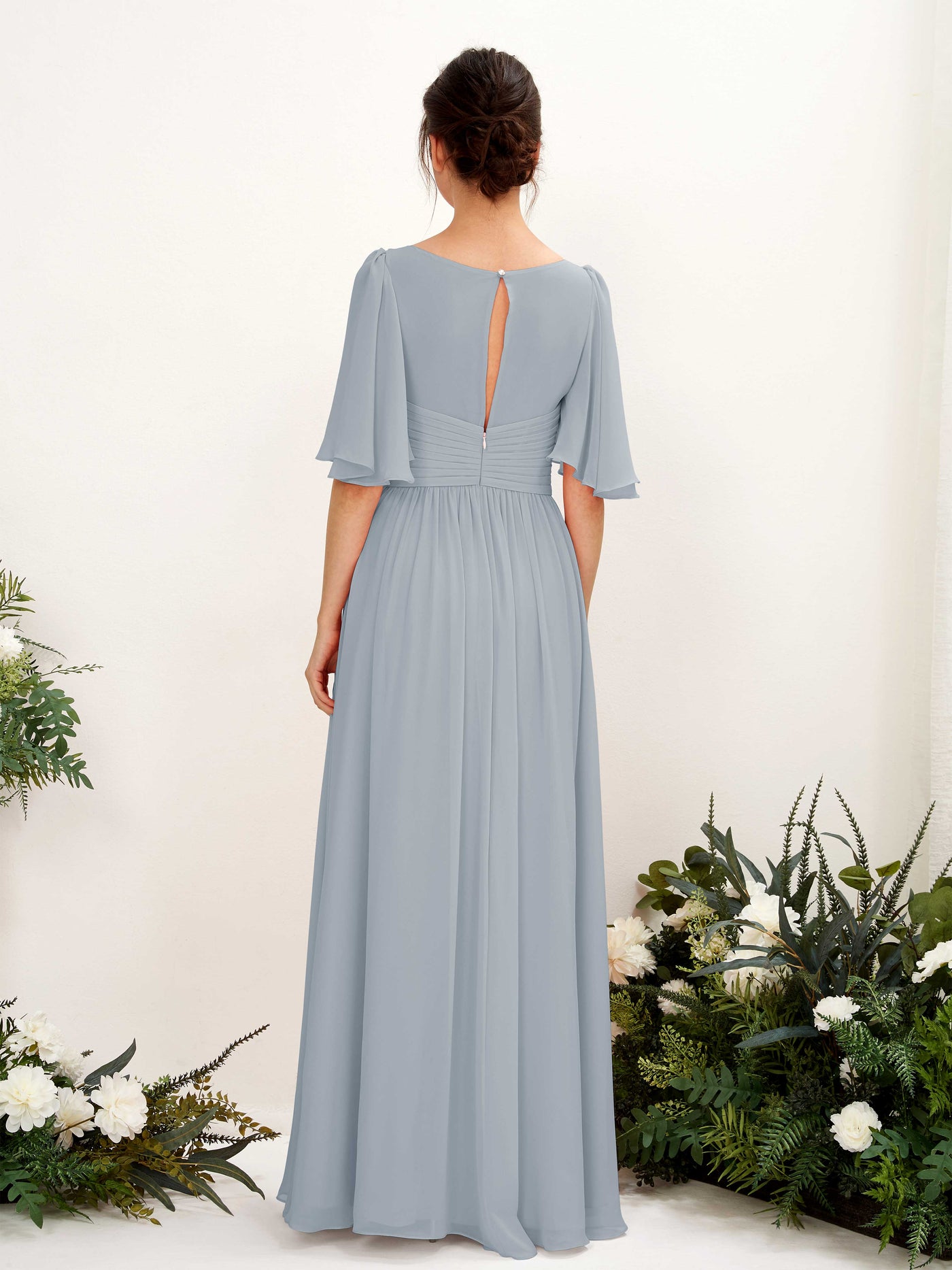 Carlyna Robe trapèze col V manches courtes longueur ras du sol en mousseline Bleu Poussiéreux Amélioré #couleur_bleu-poussi-reux-am-lior