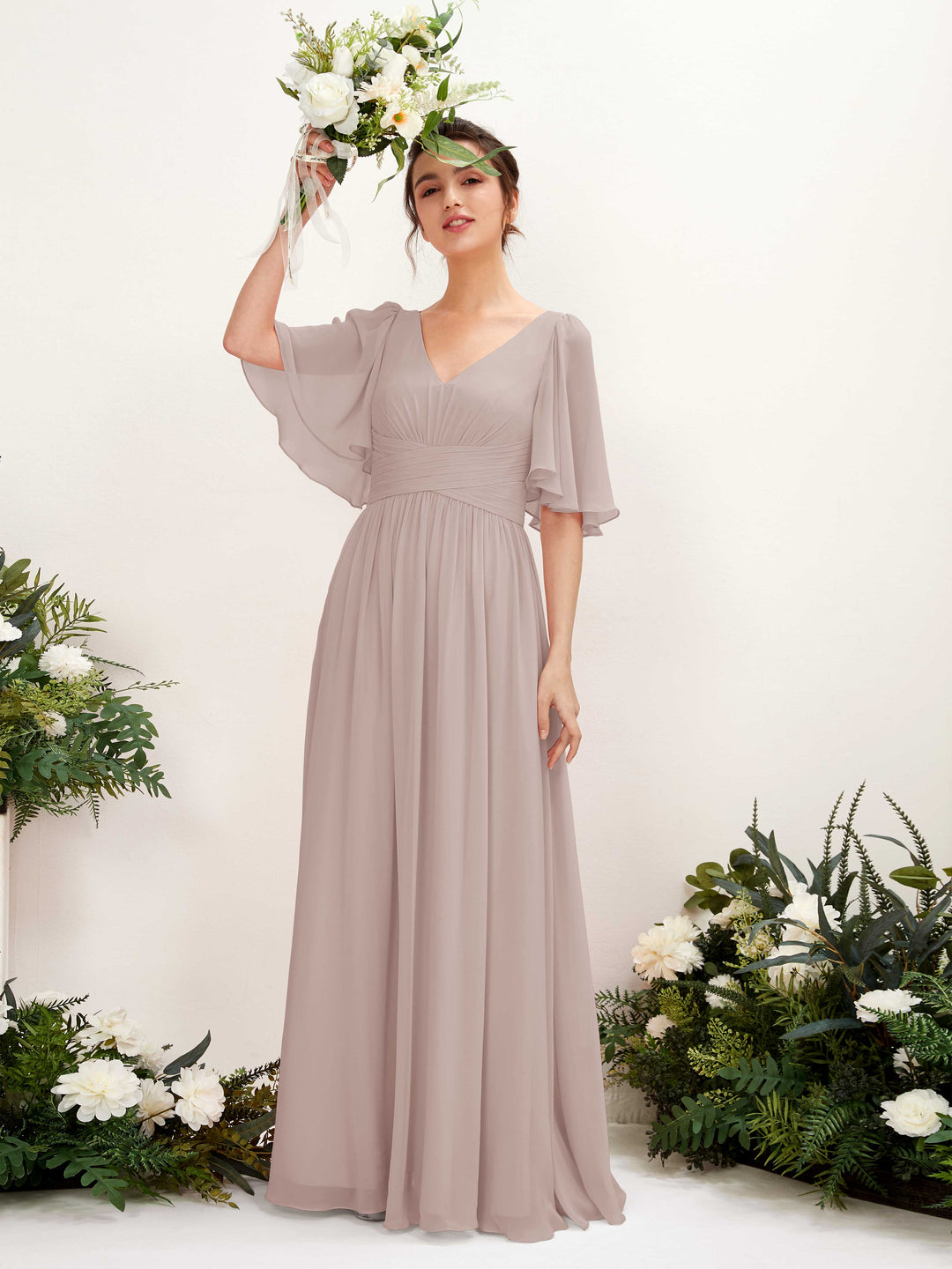 Carlyna Robe trapèze col V manches courtes longueur ras du sol en mousseline Taupe 