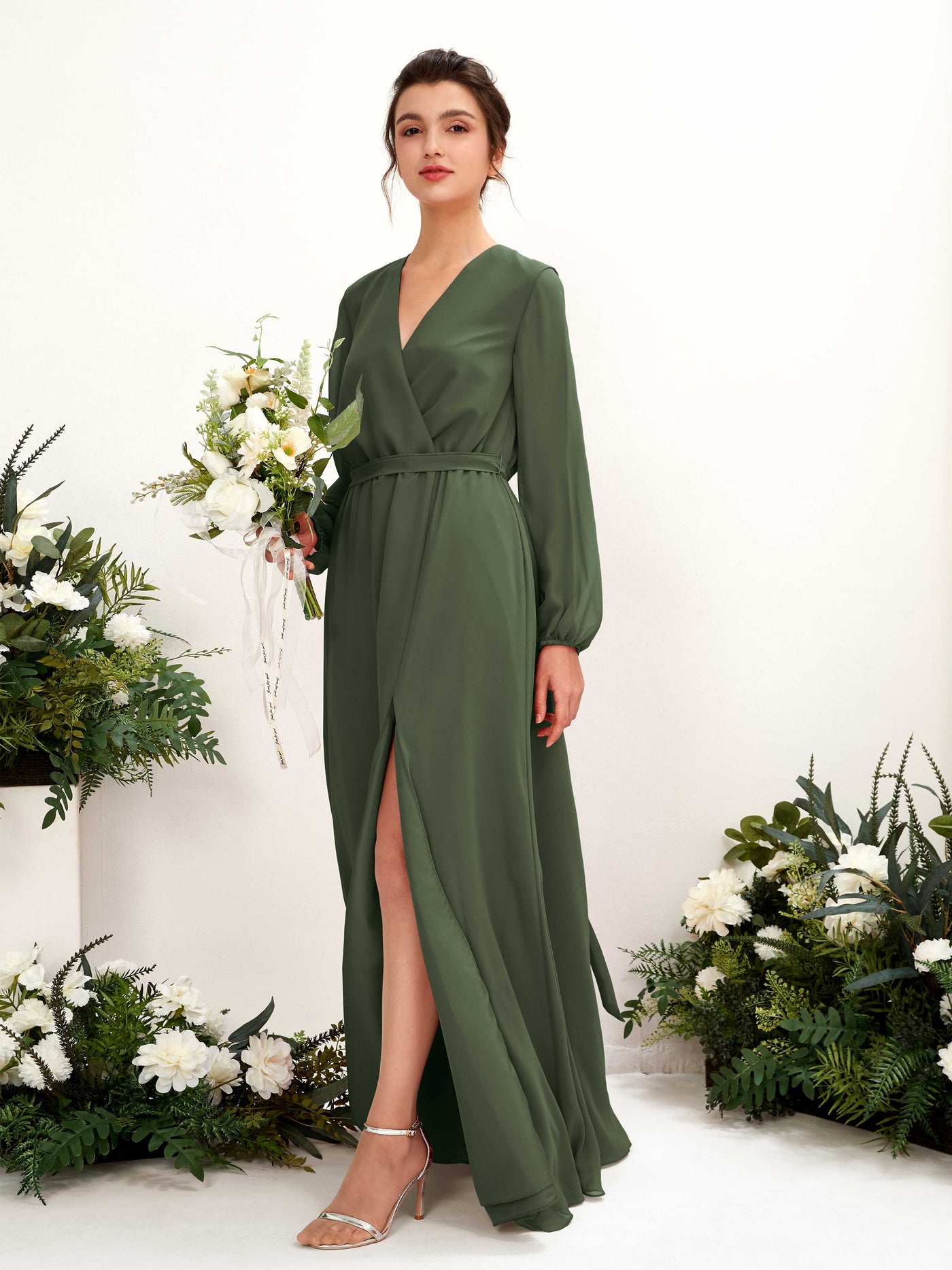 Carlyna Robe trapèze col V manches longues longueur ras du sol demoiselle d'honneur Olive Martini #couleur_olive-martini