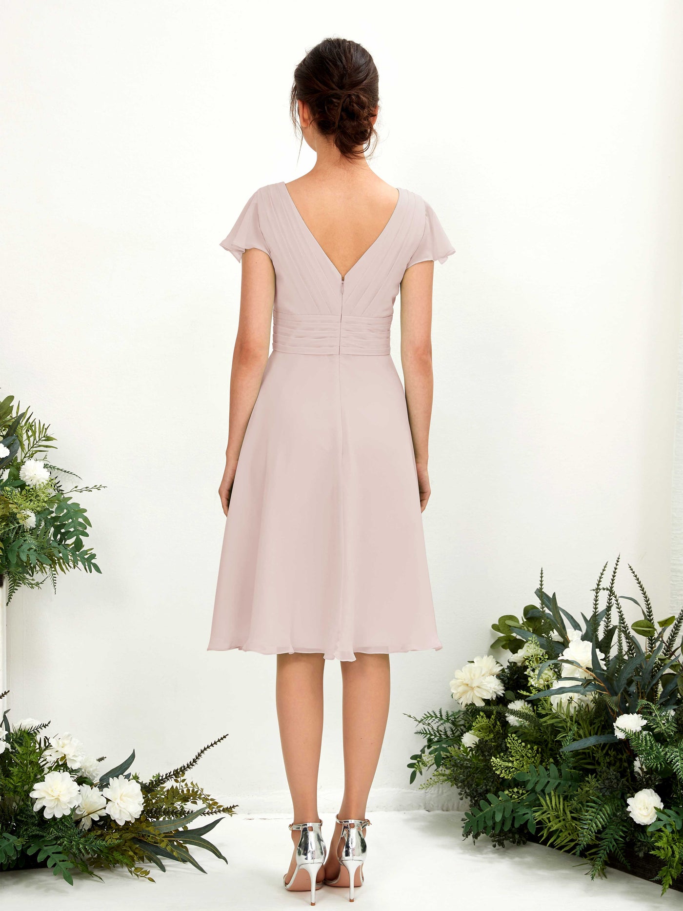 Carlyna Robe trapèze col V manches papillon longueur genou mousseline Biscotti #couleur_biscotti