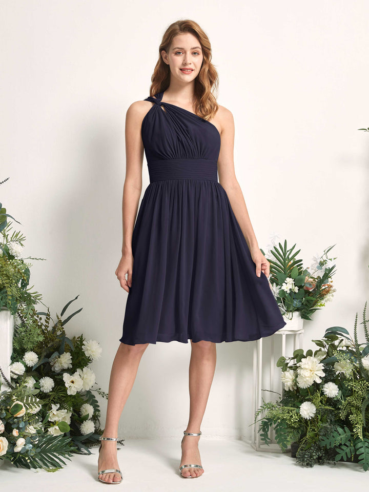 Carlyna Robe trapèze décolleté asymétrique longueur genou froncée en mousseline demoiselle d&