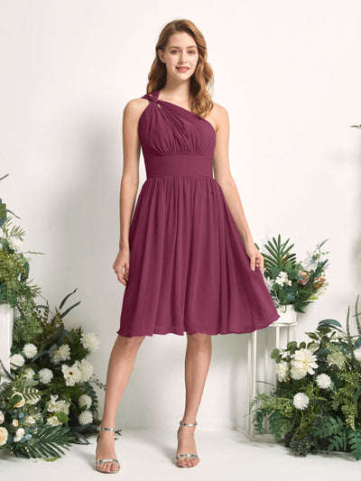 Carlyna Robe trapèze décolleté asymétrique longueur genou froncée en mousseline demoiselle d'honneur Chianti #couleur_chianti