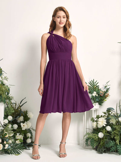 Carlyna Robe trapèze décolleté asymétrique longueur genou froncée en mousseline demoiselle d'honneur Pourpre #couleur_pourpre