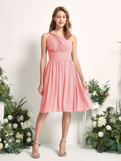 Carlyna Robe trapèze décolleté asymétrique longueur genou froncée en mousseline demoiselle d'honneur Rose Ballet #couleur_rose-ballet