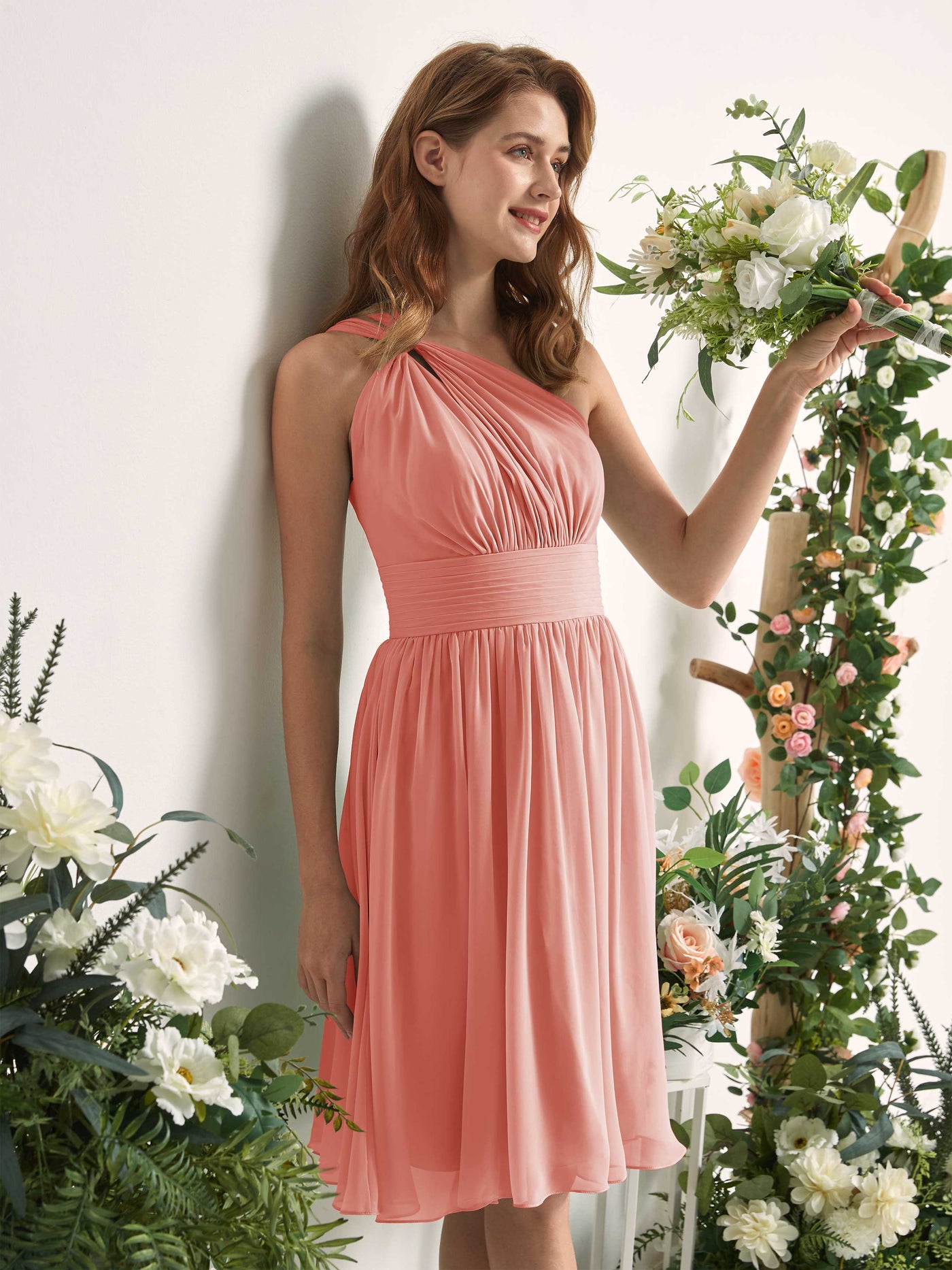 Carlyna Robe trapèze décolleté asymétrique longueur genou froncée en mousseline demoiselle d'honneur Rose Champagne #couleur_rose-champagne