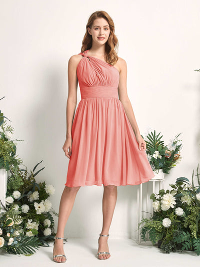 Carlyna Robe trapèze décolleté asymétrique longueur genou froncée en mousseline demoiselle d'honneur Rose Pêche #couleur_rose-p-che