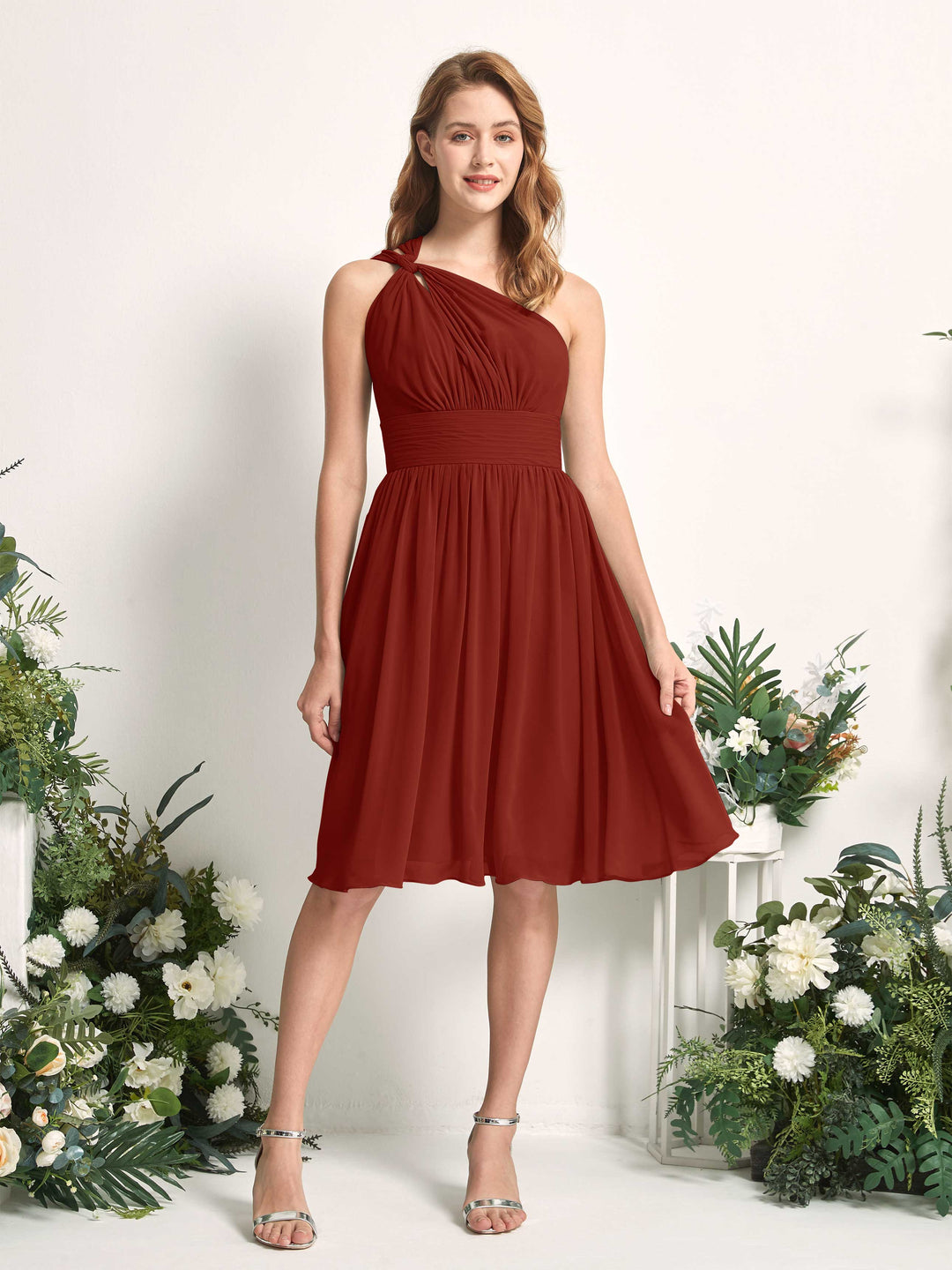 Carlyna Robe trapèze décolleté asymétrique longueur genou froncée en mousseline demoiselle d&