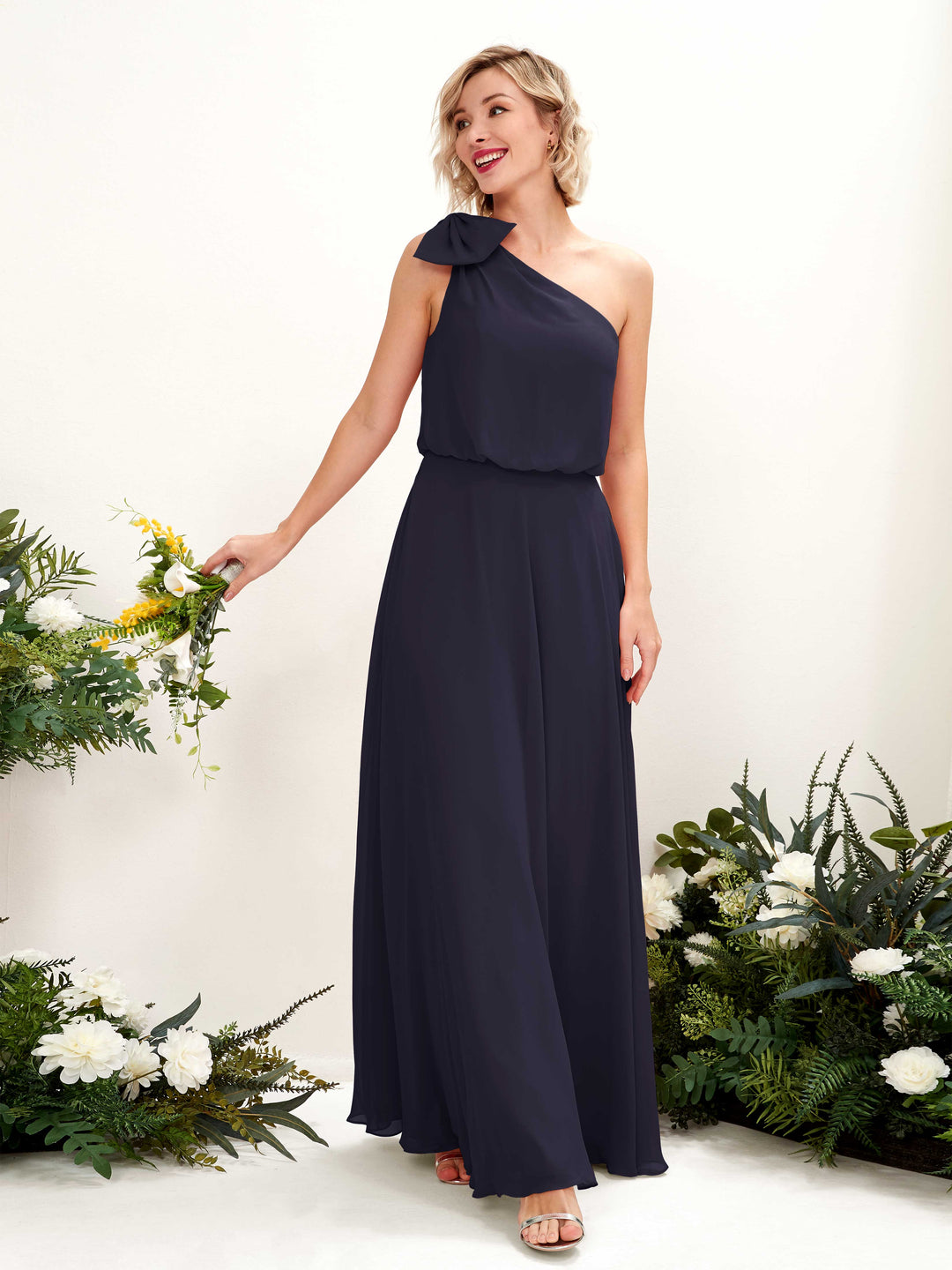 Carlyna Robe trapèze décolleté asymétrique longueur ras du sol demoiselle d&