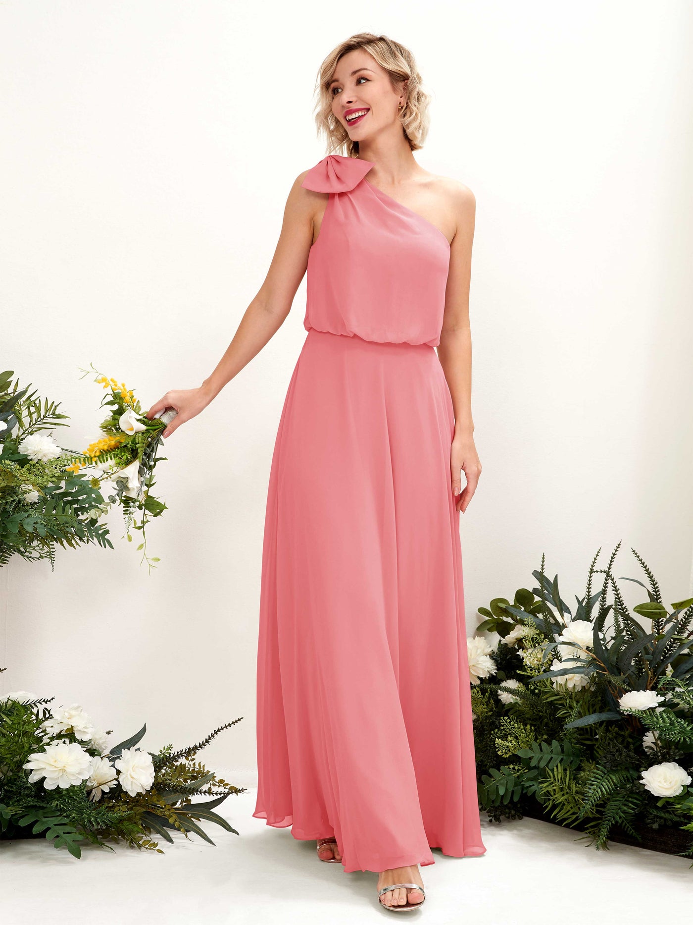 Carlyna Robe trapèze décolleté asymétrique longueur ras du sol demoiselle d'honneur Rose Corail #couleur_rose-corail