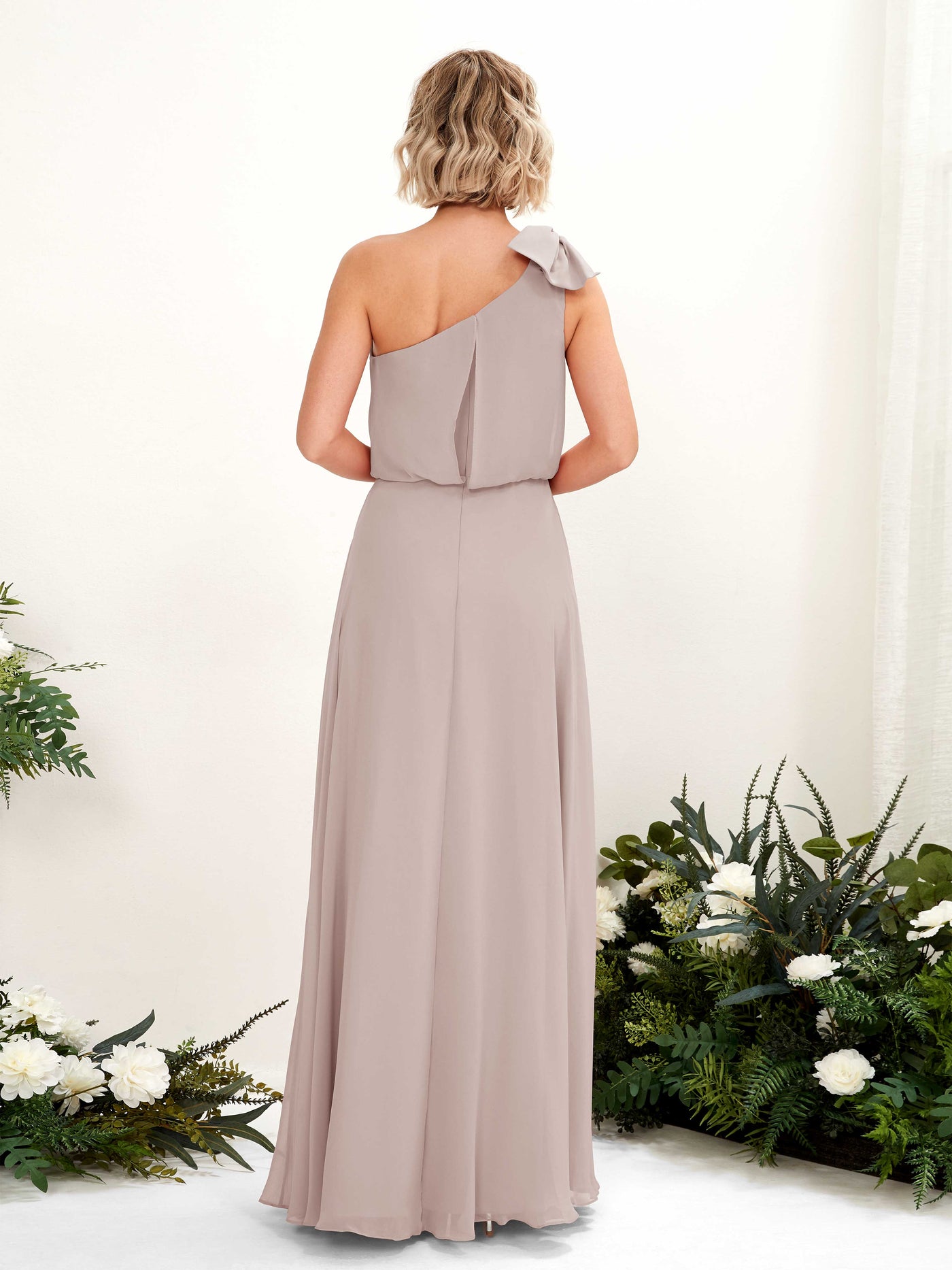 Carlyna Robe trapèze décolleté asymétrique longueur ras du sol demoiselle d'honneur Taupe #couleur_taupe