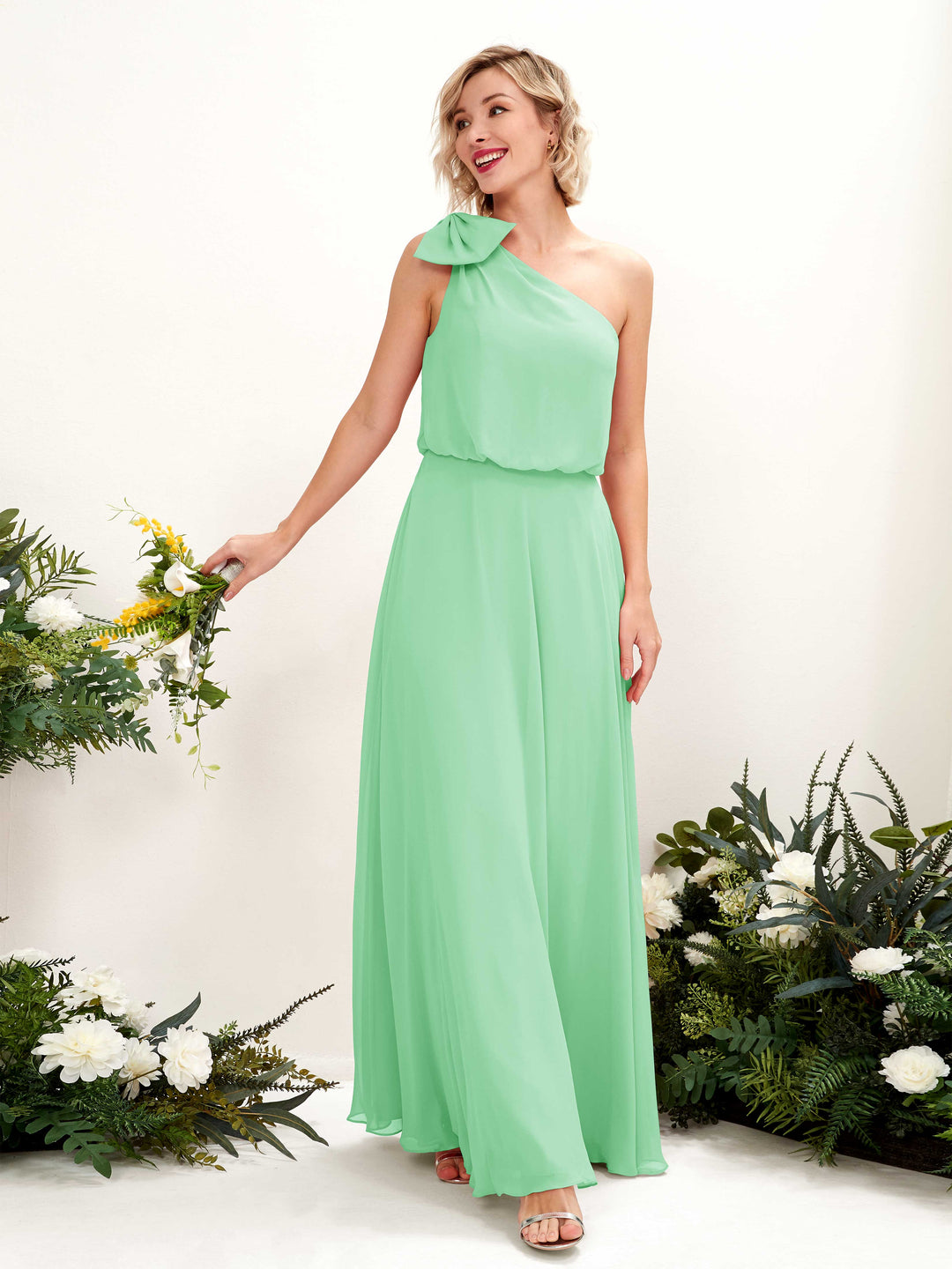 Carlyna Robe trapèze décolleté asymétrique longueur ras du sol demoiselle d&