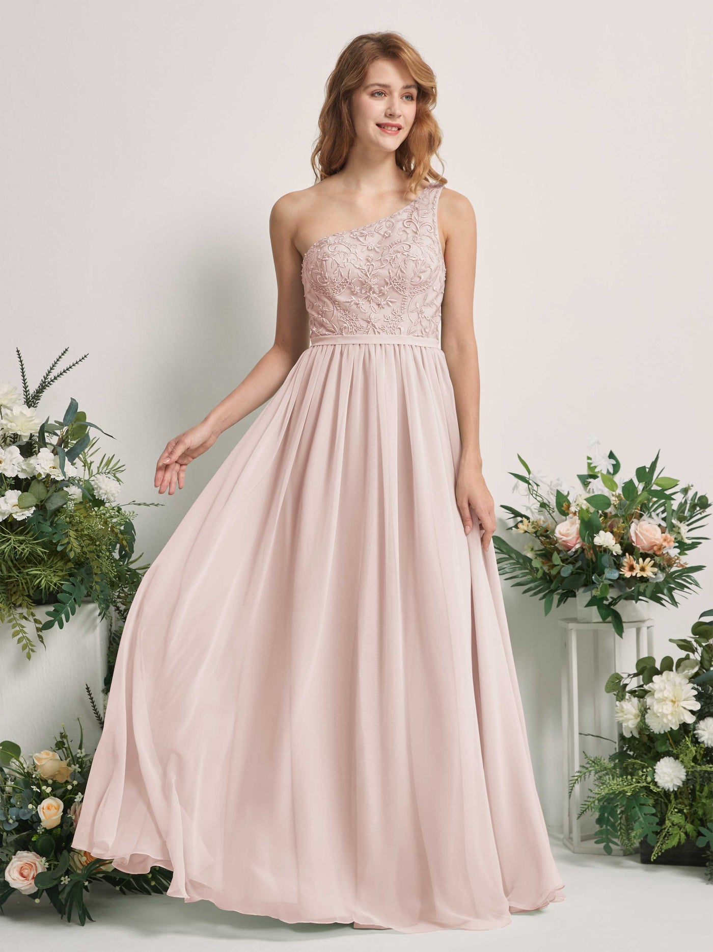 Carlyna Robe trapèze Décolleté asymétrique Longueur ras du sol Mousseline demoiselle d'honneur Biscotti #couleur_biscotti