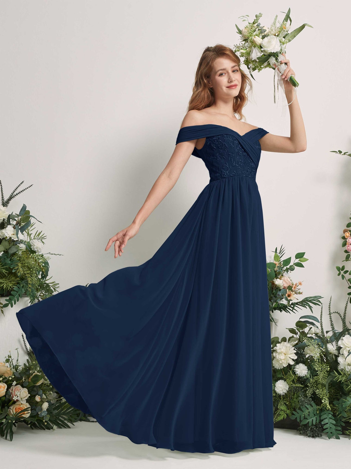 Carlyna Robe Trapèze Épaule Dénudée Longueur Ras du Sol Brodée Robes de Demoiselle d'honneur Bleu Marine #couleur_bleu-marine