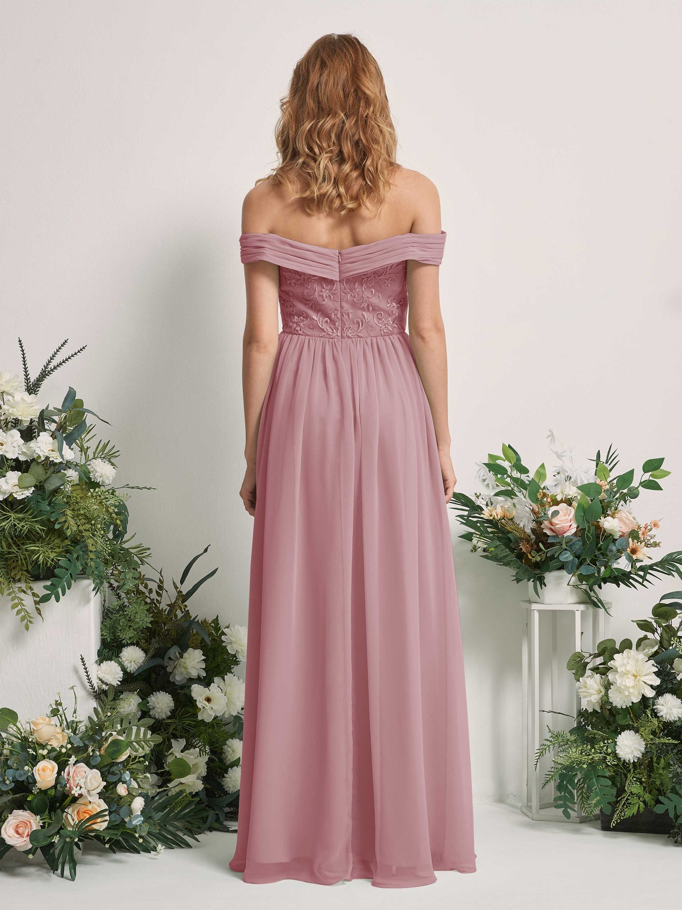 Carlyna Robe Trapèze Épaule Dénudée Longueur Ras du Sol Brodée Robes de Demoiselle d'honneur Mauve Vintage #couleur_mauve-vintage