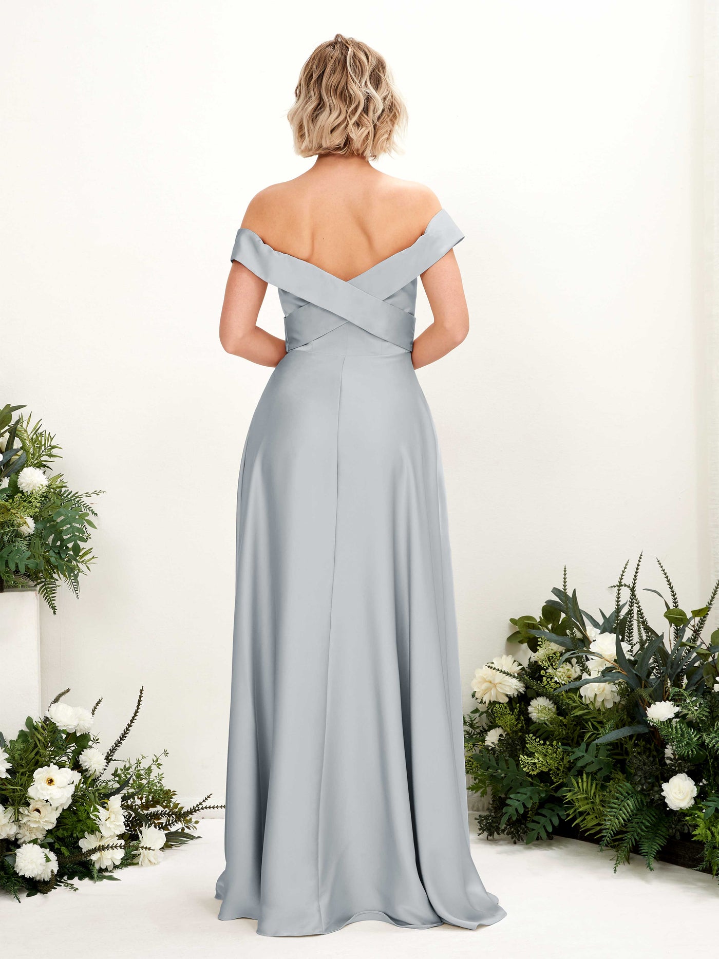 Carlyna Robe trapèze Épaule Dénudée longueur ras du sol en satin Bleu Bébé #couleur_bleu-b-b