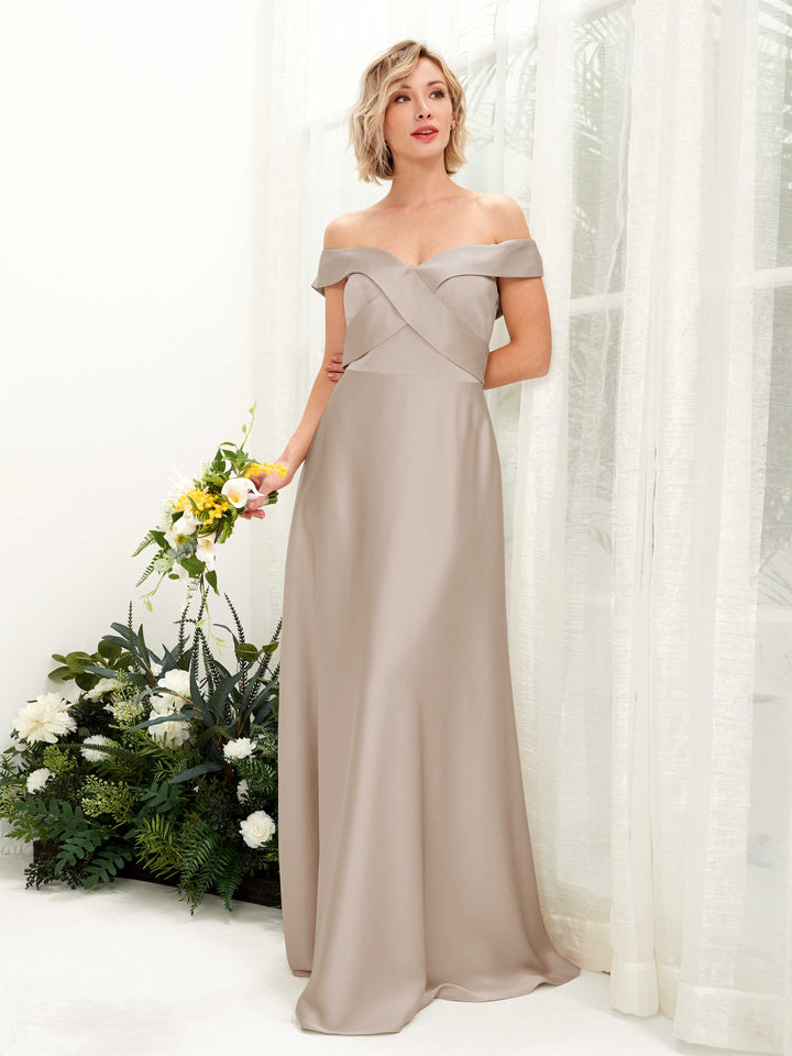 Carlyna Robe trapèze Épaule Dénudée longueur ras du sol en satin Taupe 