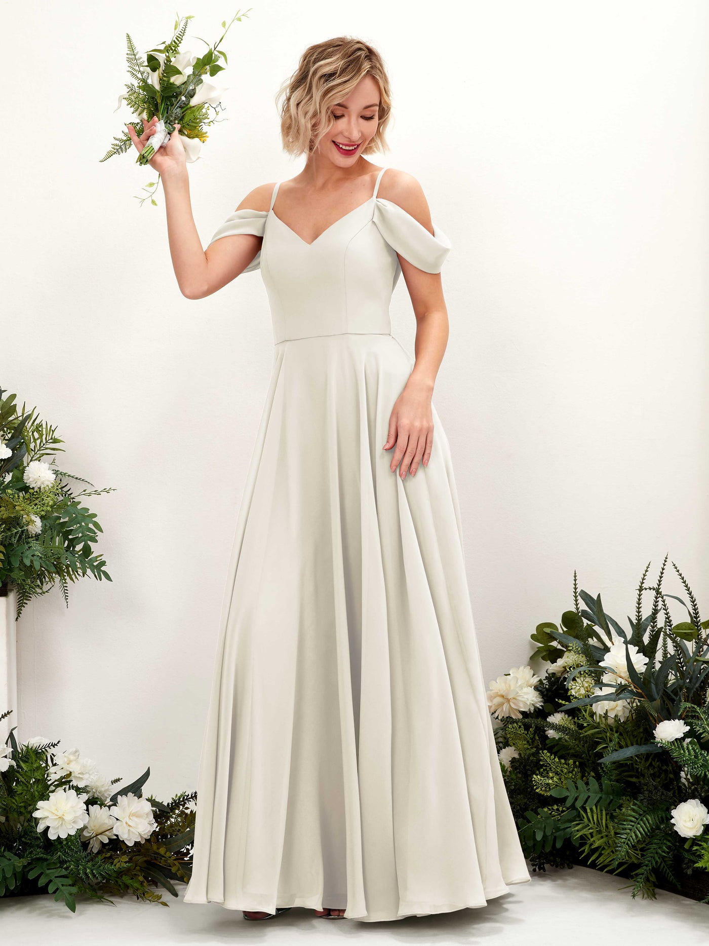 Carlyna Robe trapèze Épaule Dénudée Longueur ras du sol Mousseline demoiselle d'honneur Ivoire #couleur_ivoire