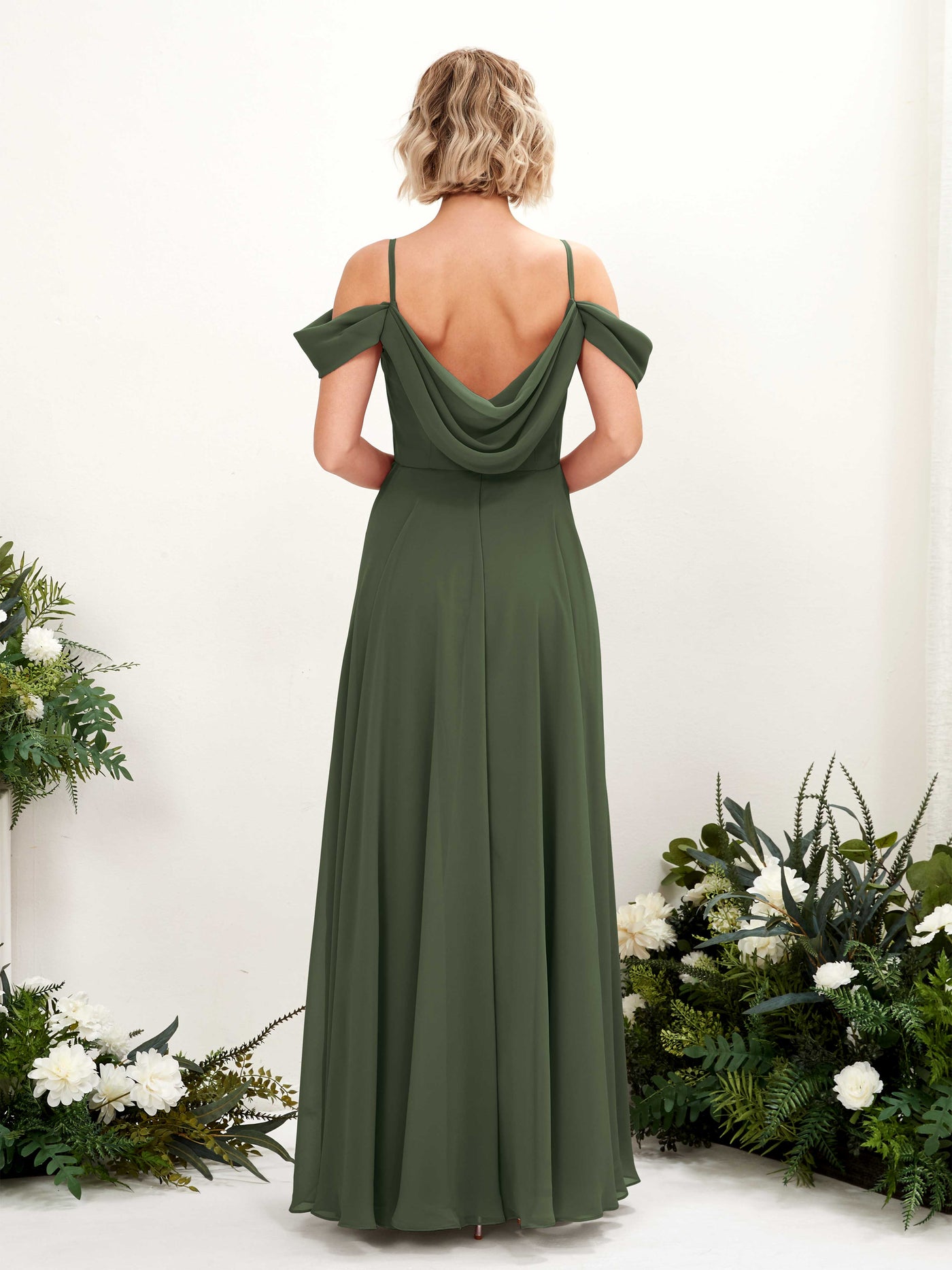 Carlyna Robe trapèze Épaule Dénudée Longueur ras du sol Mousseline demoiselle d'honneur Olive Martini #couleur_olive-martini