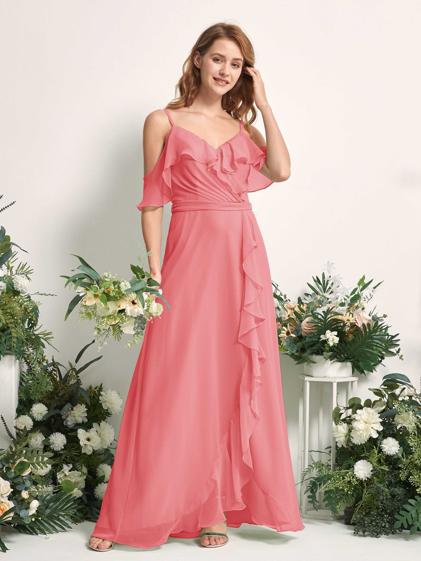 Carlyna Robe Trapèze Épaule Dénudée Longueur ras du sol Mousseline Demoiselle d'honneur Rose Corail #couleur_rose-corail