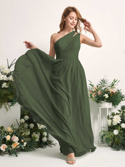 Carlyna Robe Trapèze Longueur ras du sol Décolleté Asymétrique Mousseline Demoiselle d'honneur Olive Martini #couleur_olive-martini