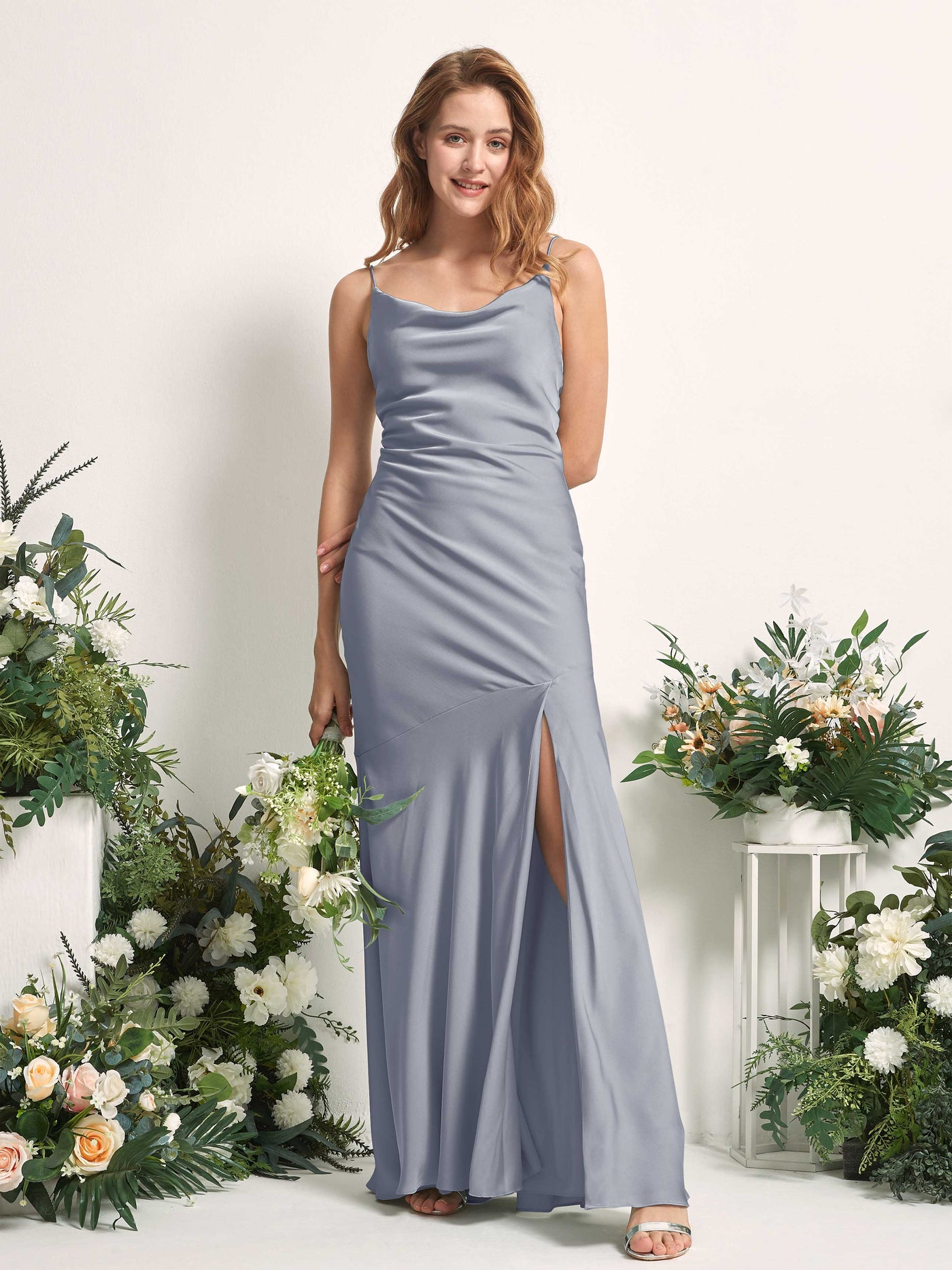 Carlyna Sirène col bénitier longueur ras du sol fente sur la jambe satin robes de demoiselle d'honneur Bleu Poussiéreux #couleur_bleu-poussi-reux