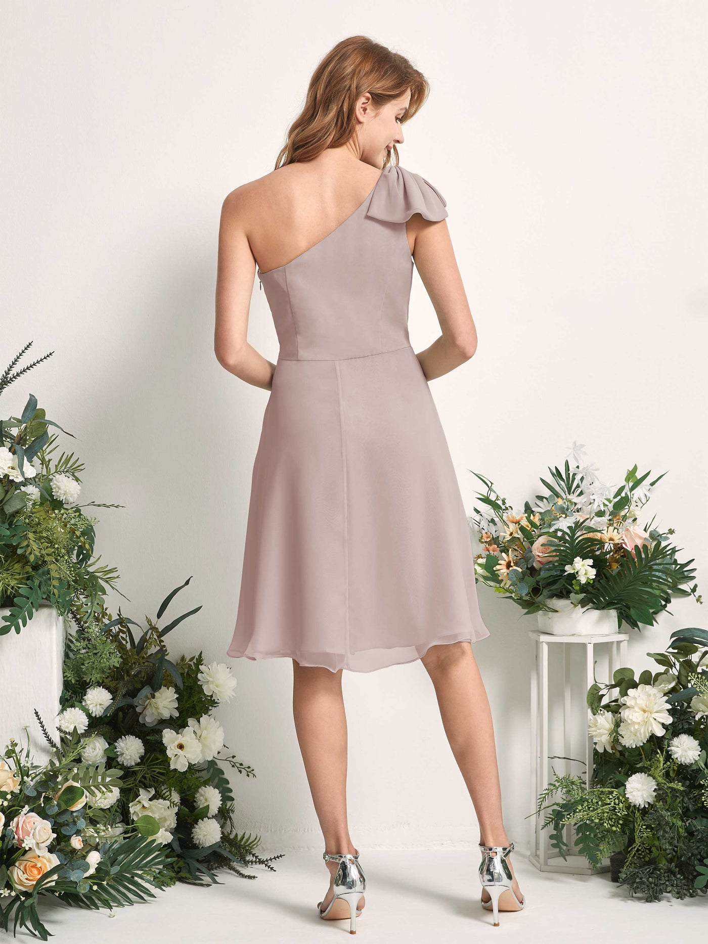 Carlyna Trapèze Décolleté Asymétrique Patineuse Robes de demoiselle d'honneur Taupe #couleur_taupe
